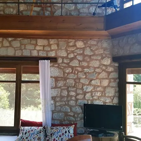 Elati Hills Vitina